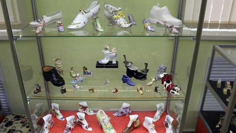 Dünya'nın en küçük ayakkabıları sergilendi